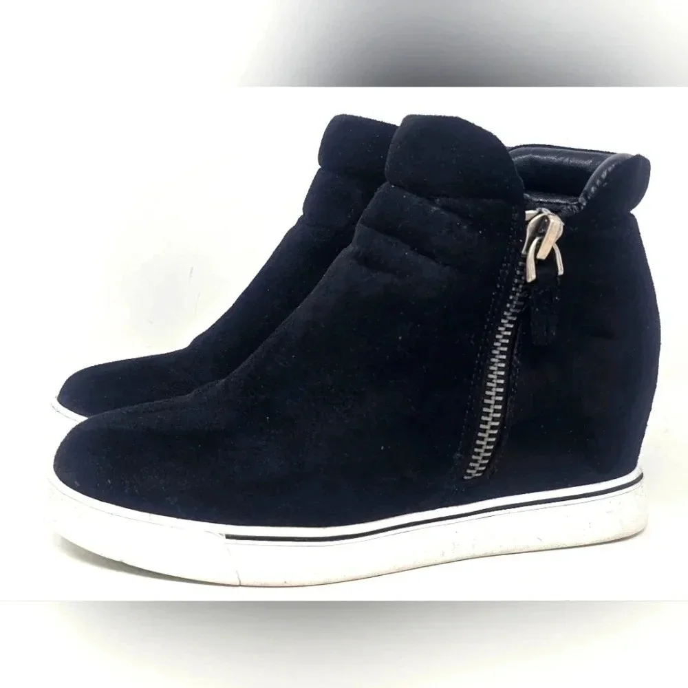 Maurice's Womens Breanna Hidden Wedge Faux Suede Bootie Size 7.5